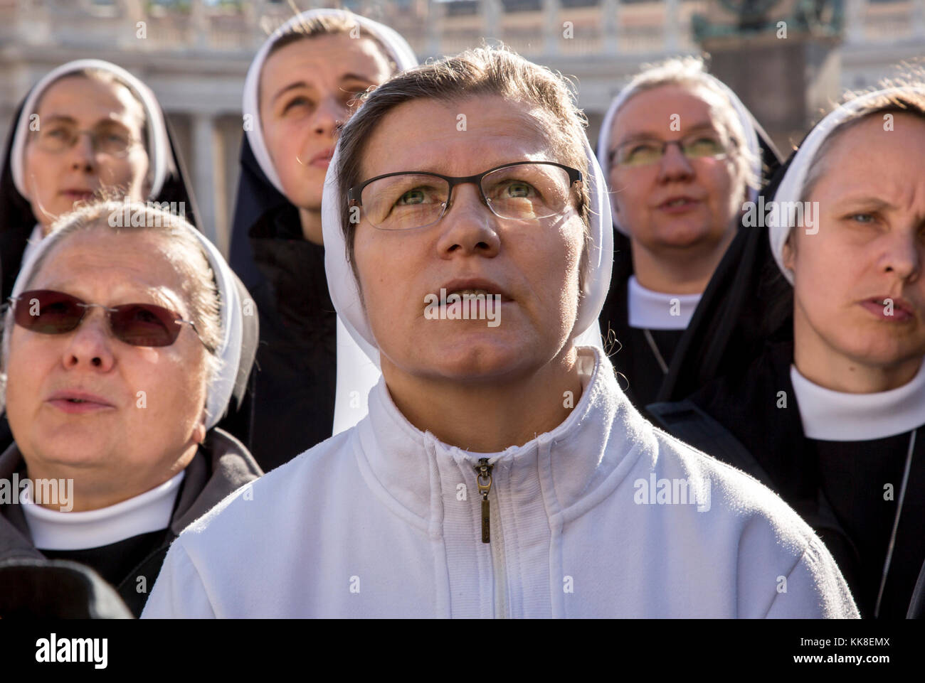 Vatikan, 19. November 2017: Pilgernde Nonnen während Urbis et Orbis gebet am Sonntag an der Saint Peters Square. Stockfoto