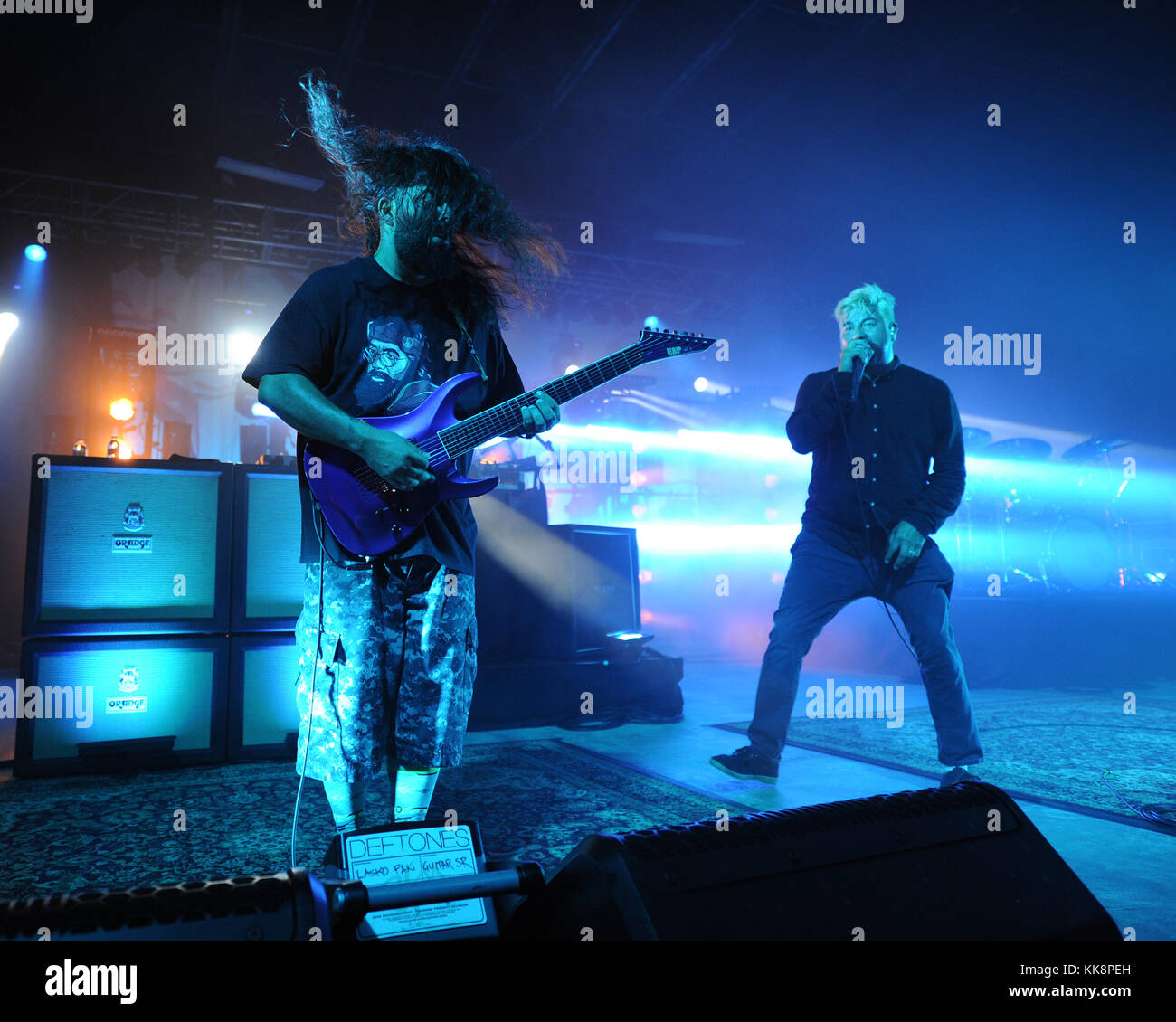 POMPANO BEACH FL - 13. MAI: Stephen Carpenter, Chino Moreno von Deftones tritt am 13. Mai 2016 im Pompano Beach Amphitheater in Pompano Beach, Florida auf Stockfoto