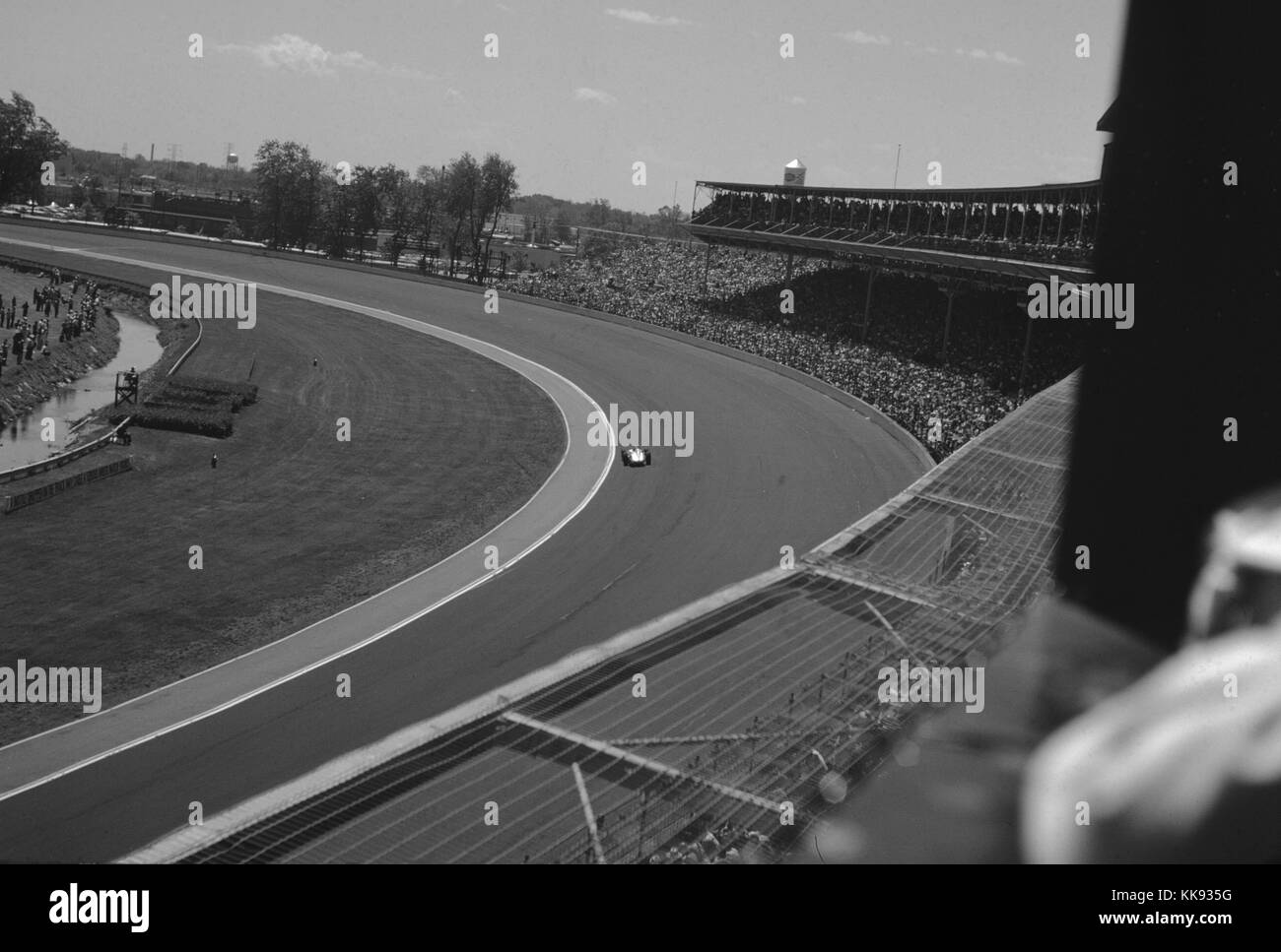 Unbekannter Rennfahrer während eine Qualifying-runde für das Indianapolis 500-Rennen in Indianapolis Motor Speedway, Indianapolis, Indiana, 1963. Stockfoto