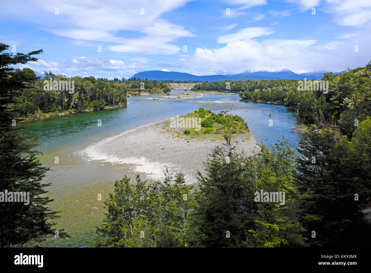 Landschaft am Waiau River entlang der Kepler Track von Rainbow Reach zu seichten Bucht Hütte, Fiordland National Park Stockfoto