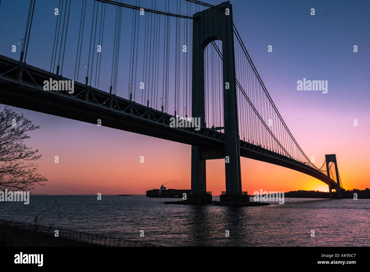 Verrazano Bridge bei Sonnenuntergang Stockfoto