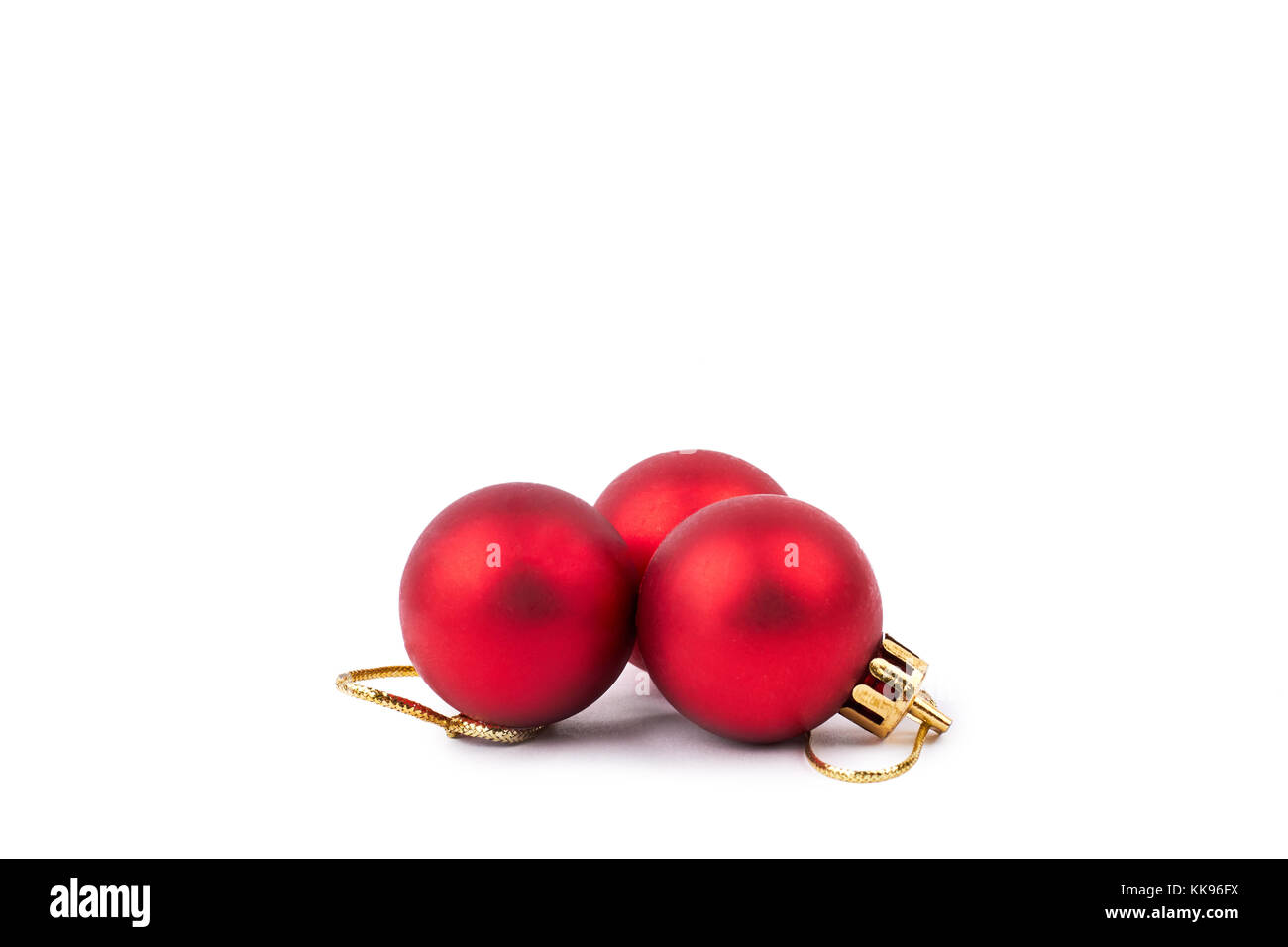 Drei rote Weihnachtskugeln Dekorationen. Stockfoto