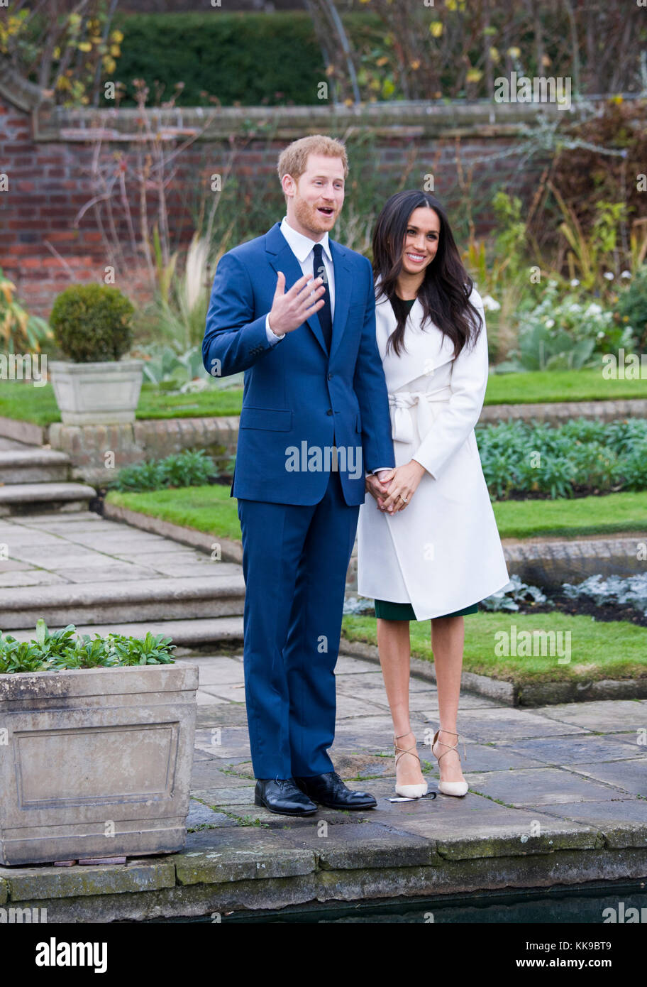 Kensington Palace verkünden das Engagement von Prinz Harry Wales zu US-Schauspielerin Meghan Markle im Wasser Garten von Kensington Palace in London. Stockfoto