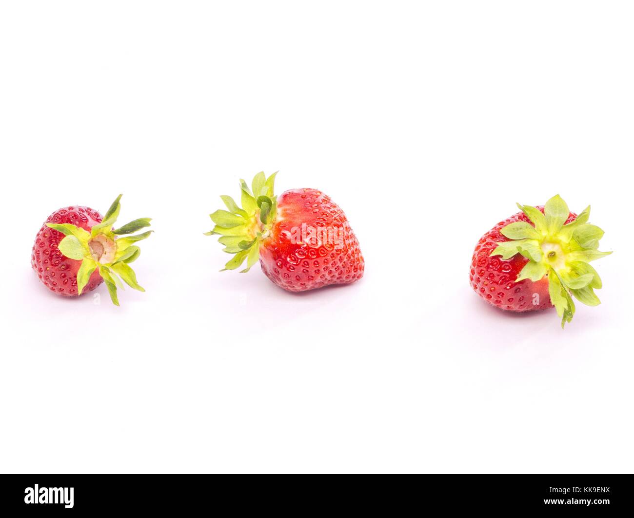 Frische ganze individuelle Erdbeeren Stockfoto