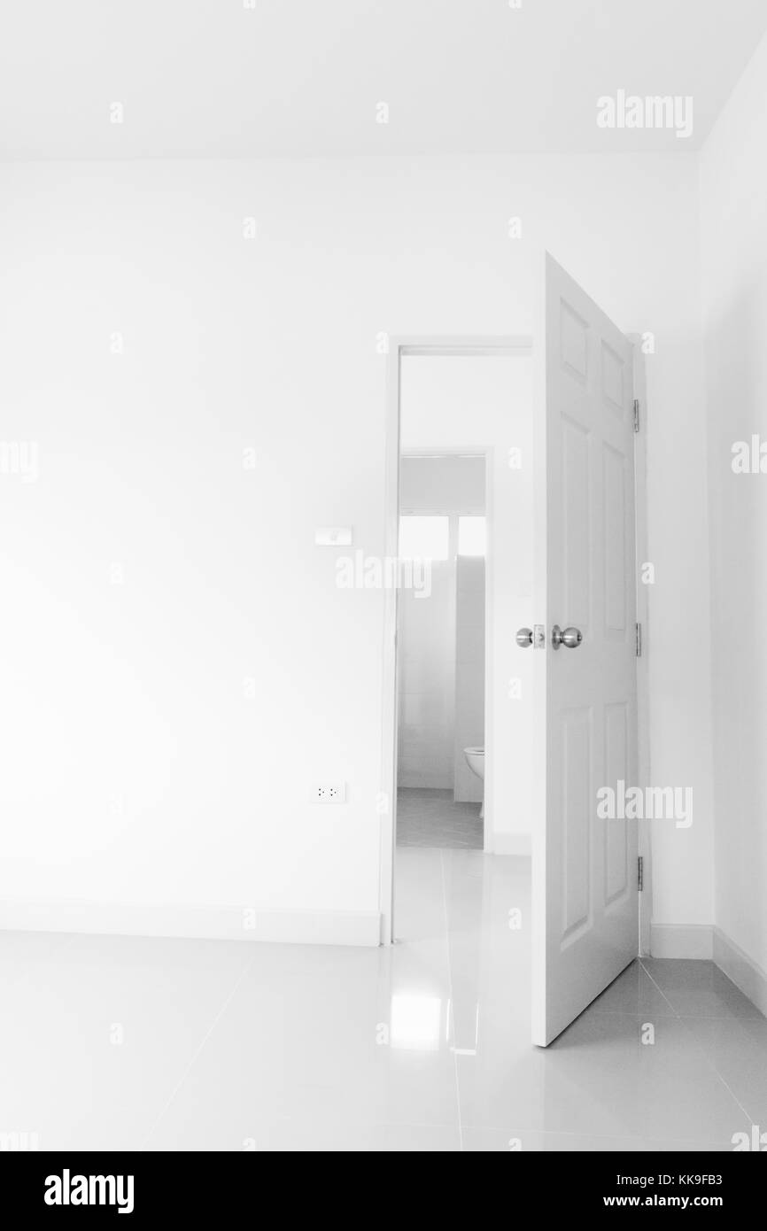 Öffnen Sie die Tür im Schlafzimmer, Eingang Blick vom Schlafzimmer Konzept der warten Stockfoto