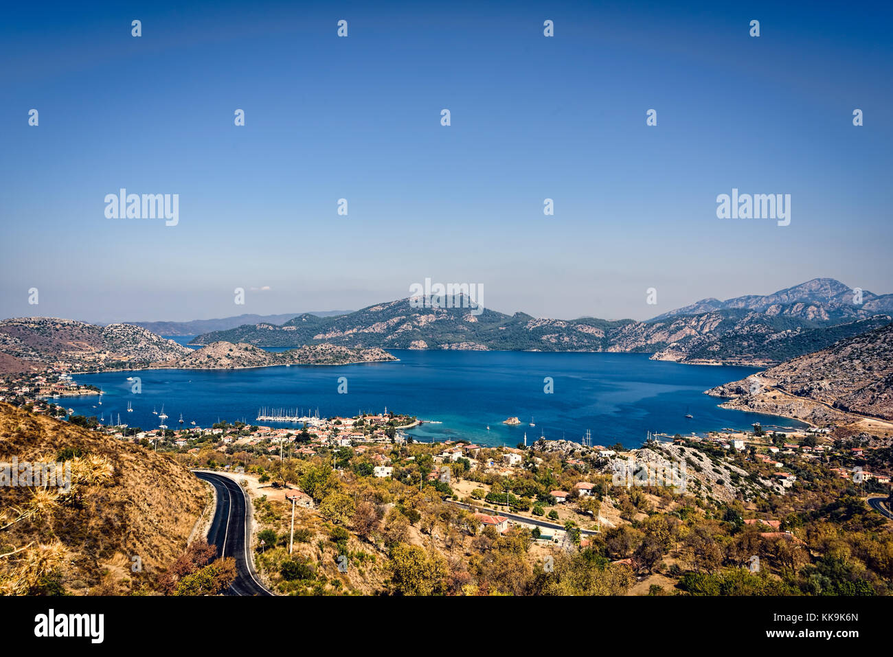 Vista von selimiye unter azurblauem Himmel, Halbinsel Bozburun, Marmaris, Mugla, Türkei Stockfoto