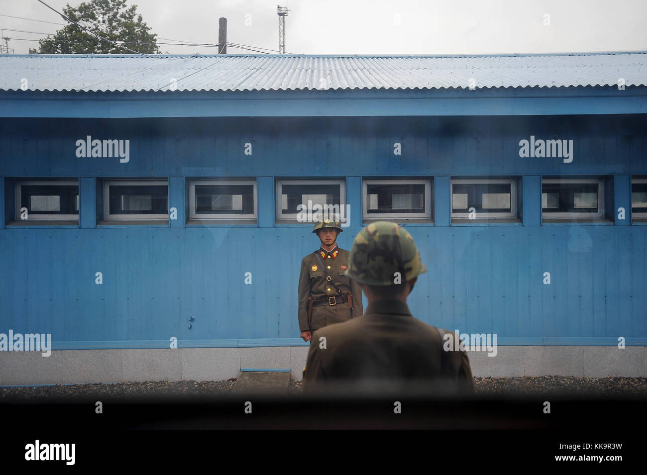 Panmunjeom, Nordkorea Nordkoreanische Grenzsoldaten stand Guard Stockfoto