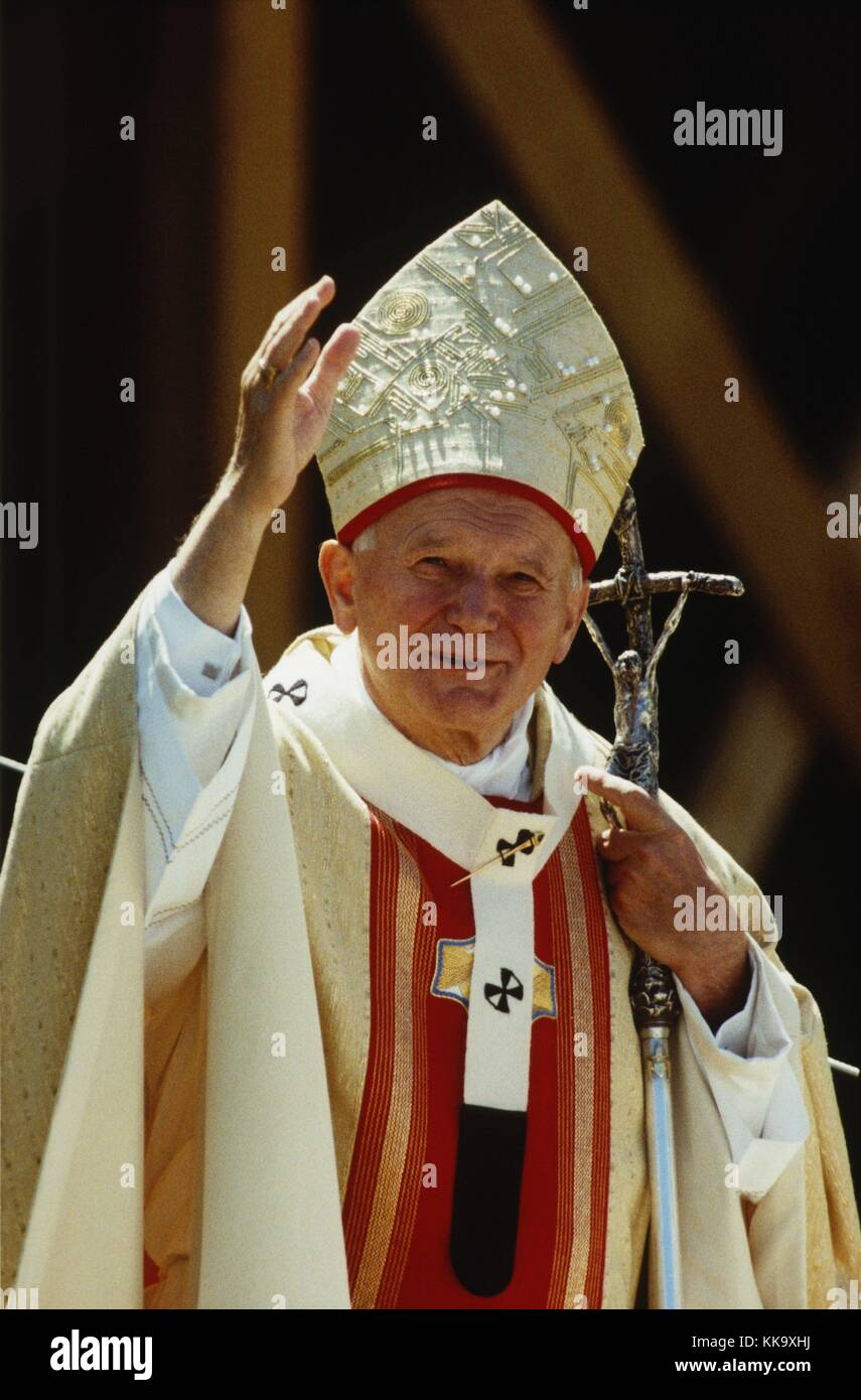 Papst Johannes Paul II. in Innsbruck. das Oberhaupt der katholischen Kirche  Österreich von 23. Juni bis 27. Juni 1988. | Verwendung weltweit  Stockfotografie - Alamy