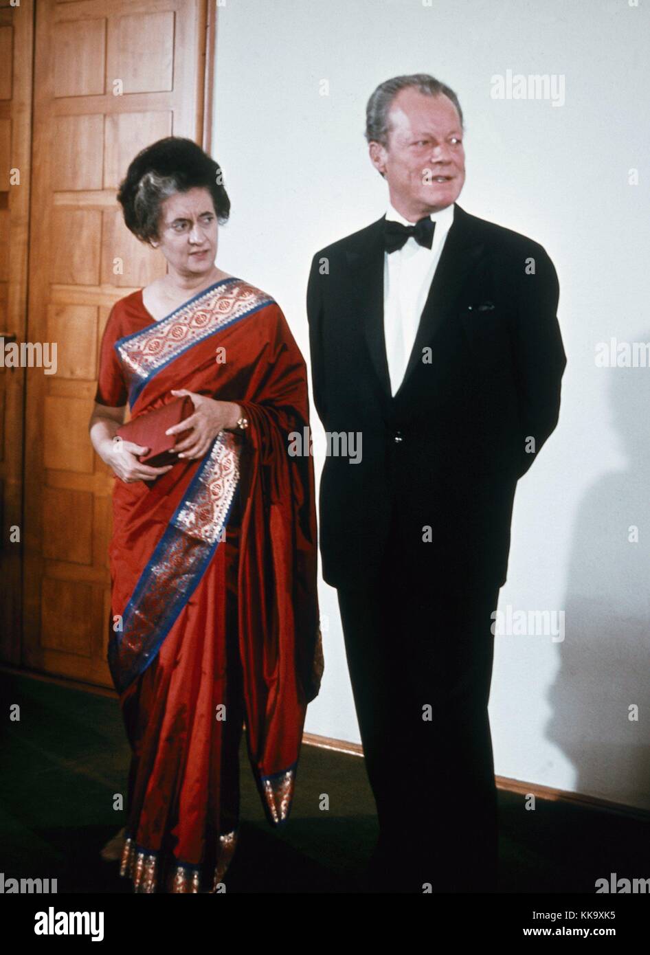 Willy Brandt neben der indischen Politikerin Indira Gandhi, undatiert. Der SPD-Politiker, dessen wirklicher Name war Herbert Frahm, war deutscher Bundeskanzler von 1969 bis 1974. | Verwendung weltweit Stockfoto