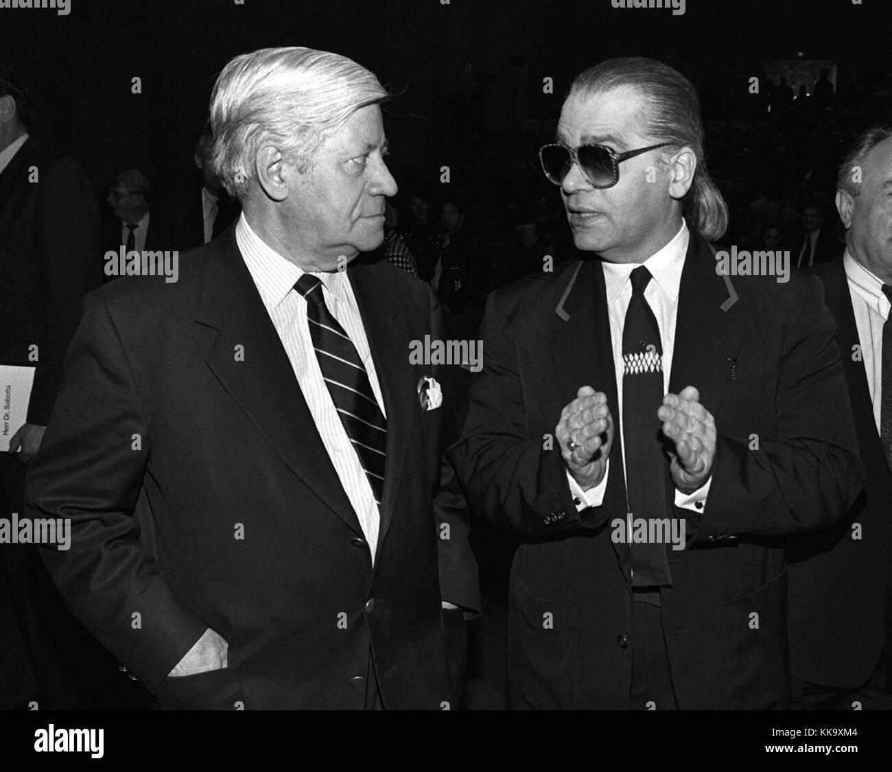 Ex Bundeskanzler Helmut Schmidt Bei Einem Treffen Mit Fashion