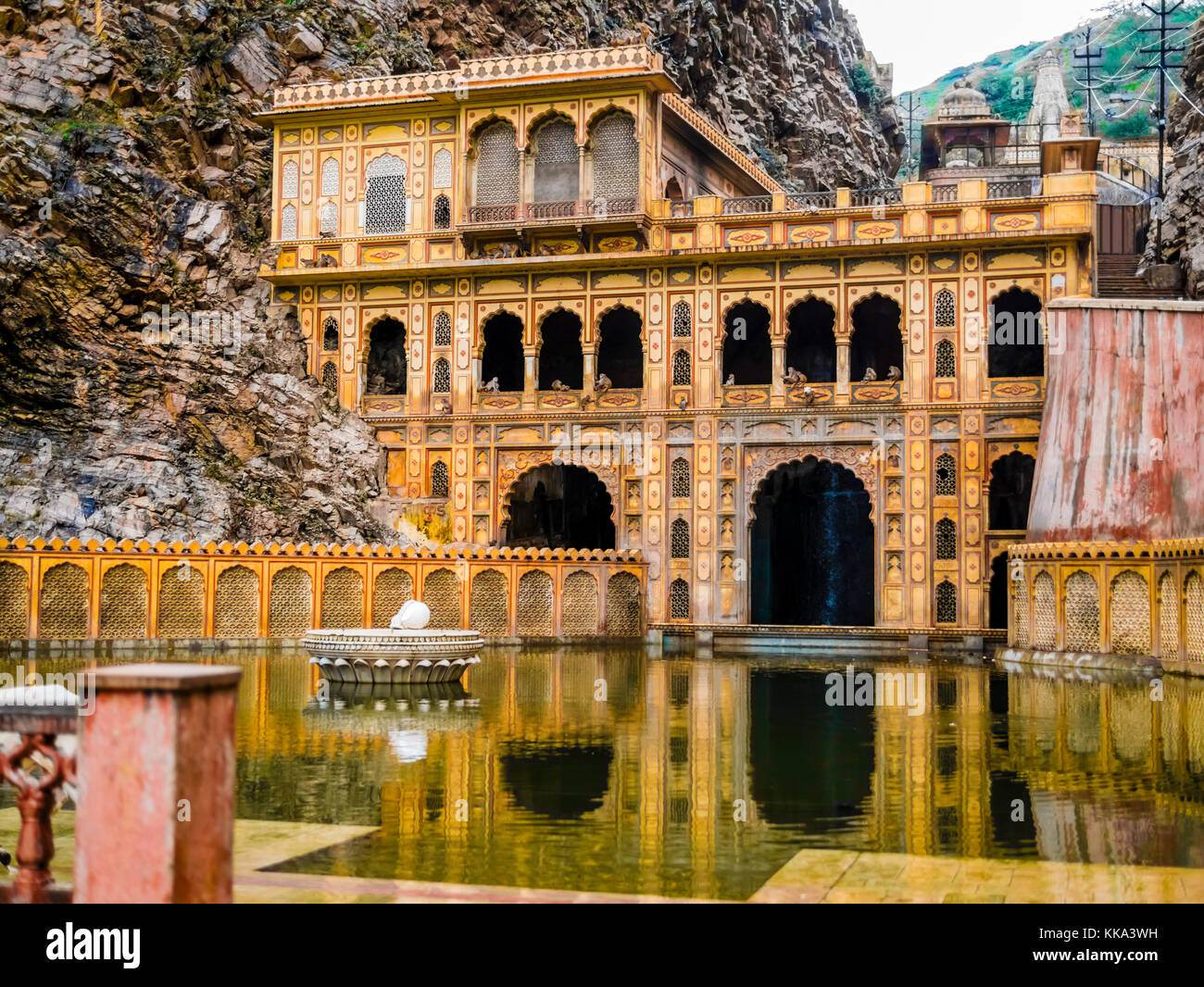 Galta ji-Tempel in seiner heiligen Wasser tanks, Indien wider Stockfoto
