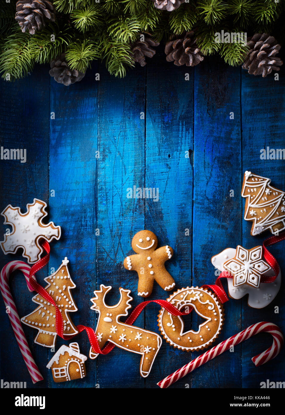 Weihnachten Hintergrund mit Weihnachten Lebkuchen und Weihnachten Zuckerstangen Stockfoto