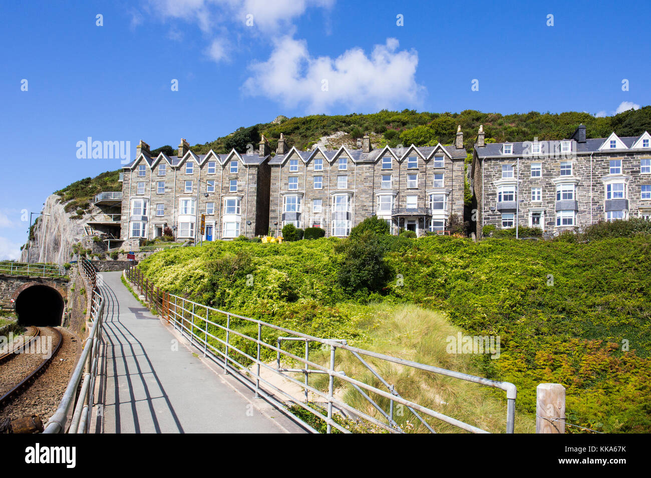 Pensionen an der Küste in Pwllheli Gwynedd Wales UK Stockfoto