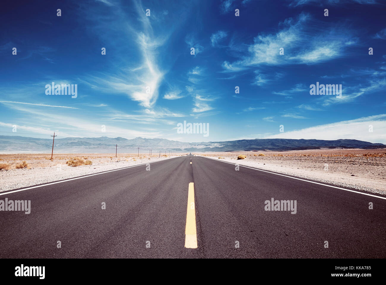 Death Valley Desert Road, Travel Concept, Farbe getonte Bild, USA. Stockfoto