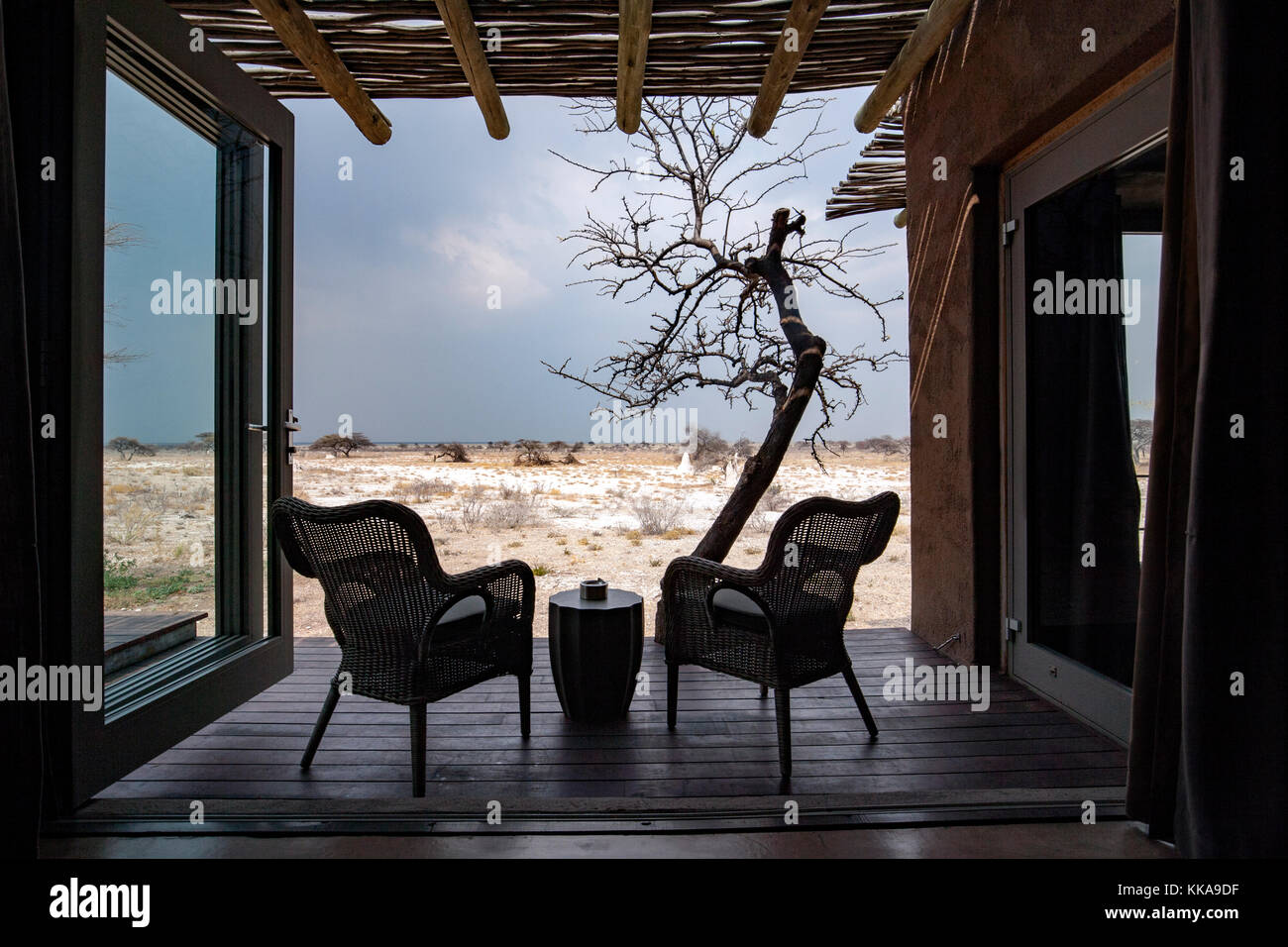 Balkon von Honeymoon Suite auf Onguma The Fort, onguma Game Reserve, Namibia, Afrika Stockfoto