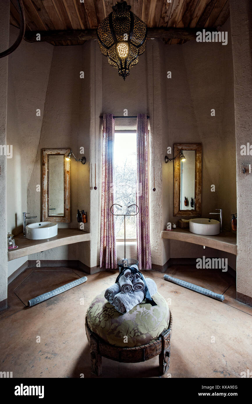 Waschraum Innenraum von Honeymoon Suite auf Onguma The Fort, onguma Game Reserve, Namibia, Afrika Stockfoto
