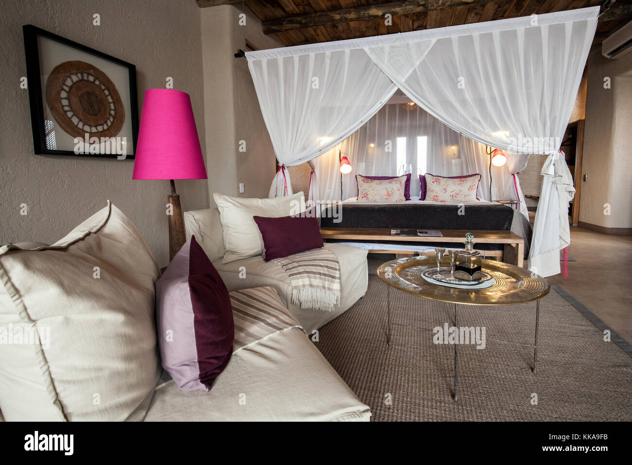 Innenraum der Sultan Suite auf Onguma The Fort, onguma Game Reserve, Namibia, Afrika Stockfoto