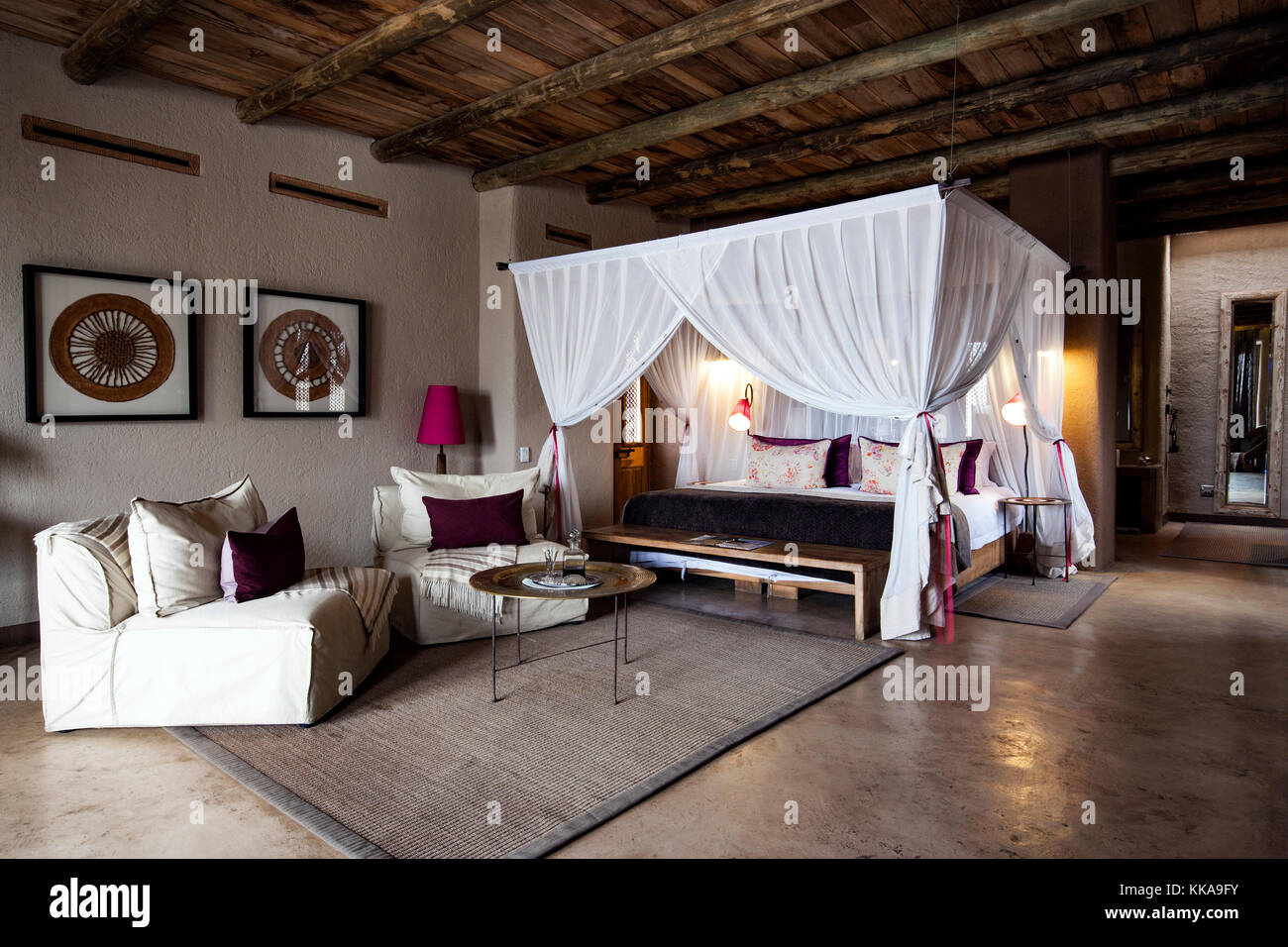 Innenraum der Sultan Suite auf Onguma The Fort, onguma Game Reserve, Namibia, Afrika Stockfoto