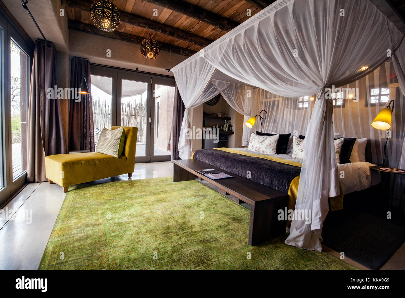 Innenraum der Bush Suite auf Onguma The Fort, onguma Game Reserve, Namibia, Afrika Stockfoto
