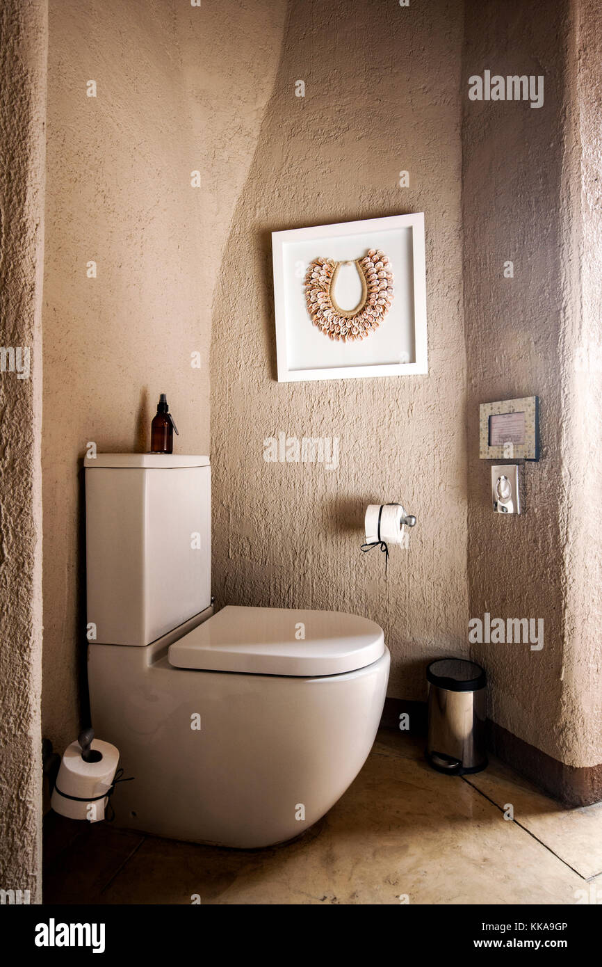 Innenraum der Waschraum im Bush Suite auf Onguma The Fort, onguma Game Reserve, Namibia, Afrika Stockfoto
