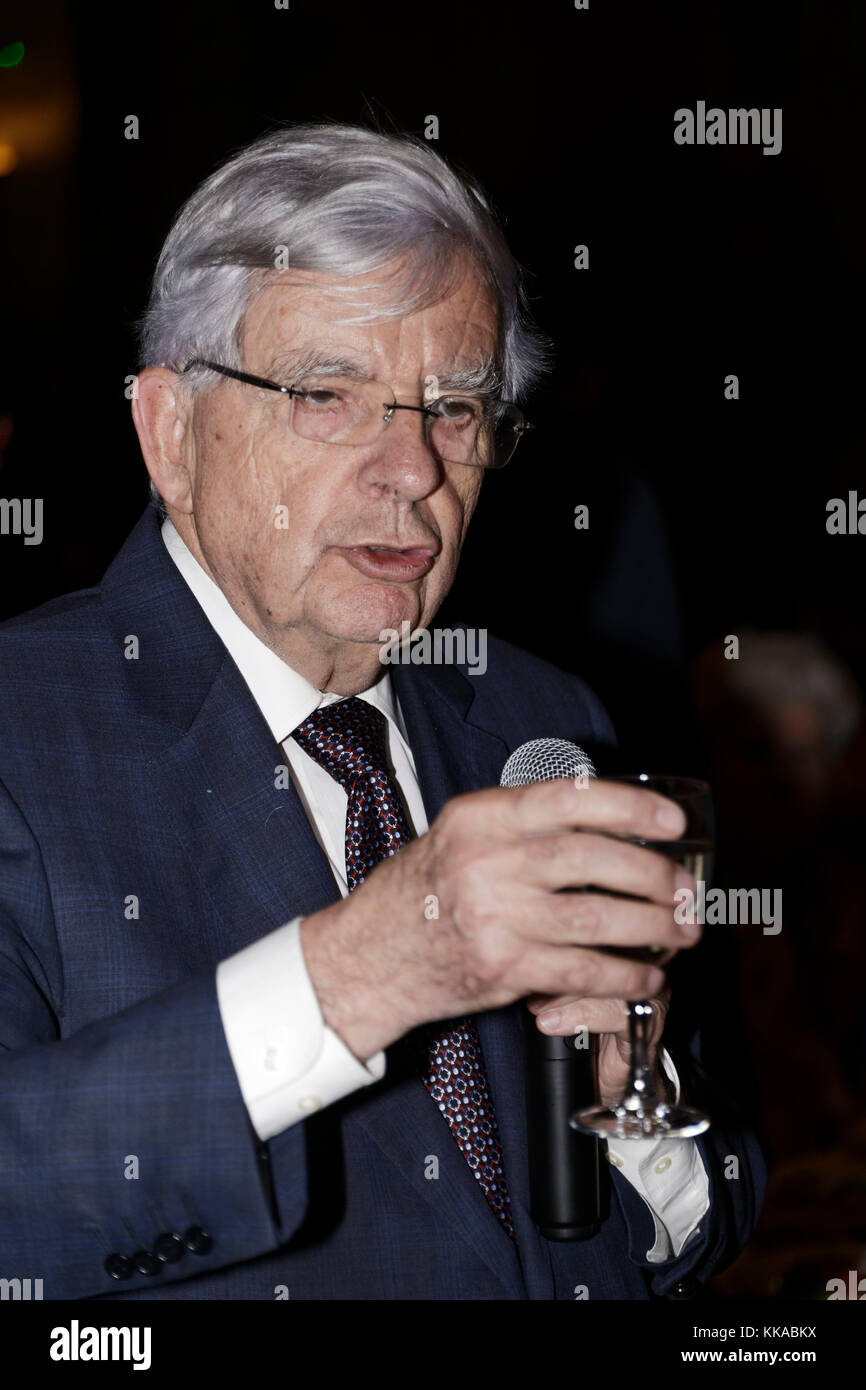 Paris, Frankreich. November 2017. Jean-Pierre Chevènement nimmt an der Galanacht der Freunde Palästinas im Palais de la Porte Dorée, Paris, Frankreich, Teil. Quelle: Bernard Menigault/Alamy Live News Stockfoto