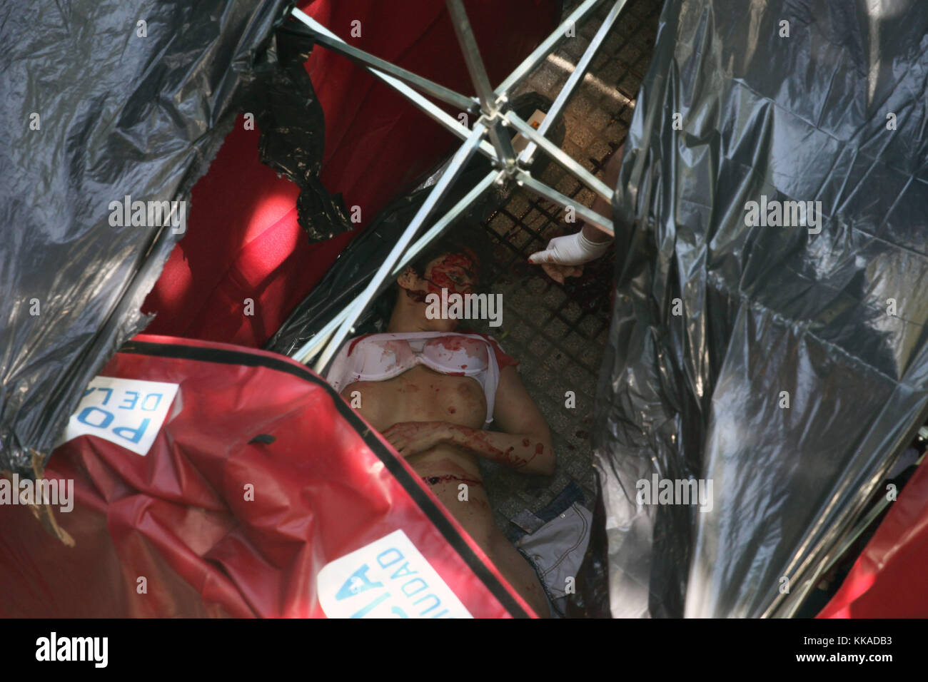 Buenos Aires, Buenos Aires, Argentinien. November 2017. Die TV-Persönlichkeit und ehemalige Teilnehmer der Sendung „Big Brother Argentina 2011“ starb heute bei Selbstmord. Sie sprang aus dem fünften Stock der Wohnung, in der sie in der Nachbarschaft Palermo wohnte, in die Leere. Quelle: Claudio Santisteban/ZUMA Wire/Alamy Live News Stockfoto