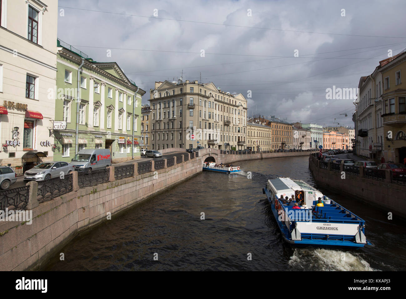 Ausflugsboote auf dem Fluss Moika, UNESCO-Weltkulturerbe, St.. Petersburg, Russland, Europa Stockfoto
