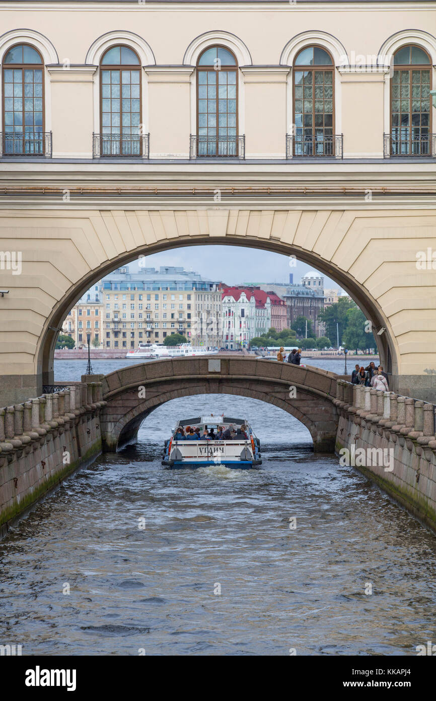 Bootstour auf dem Moika-Kanal, UNESCO-Weltkulturerbe Sit, St.. Petersburg, Russland, Europa Stockfoto