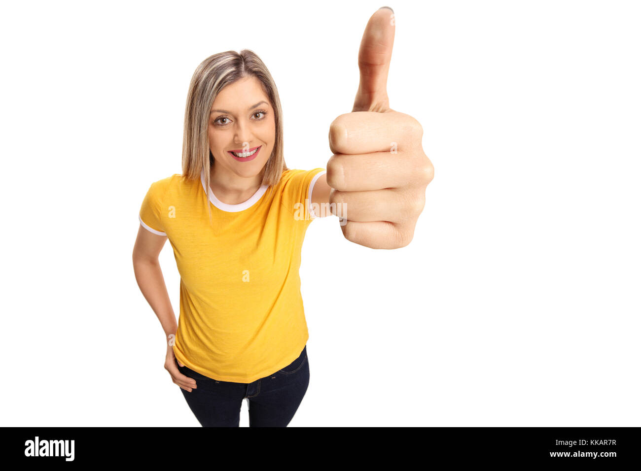 Junge Frau, die ein "Daumen hoch" Geste und lächelnd auf weißem Hintergrund Stockfoto