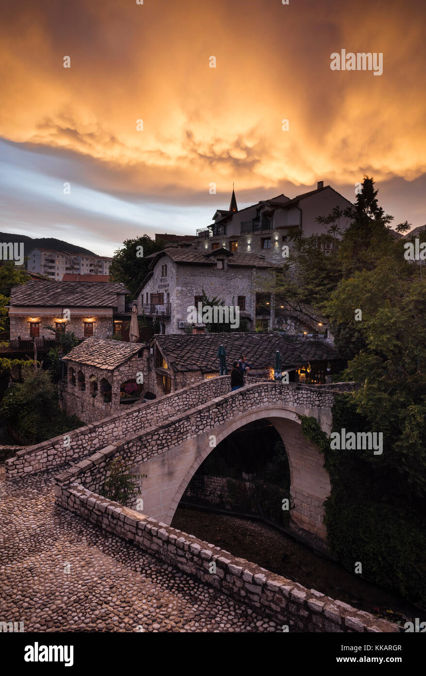 Die Crooked Bridge, Mostar, Bosnien und Herzegowina, Europa Stockfoto