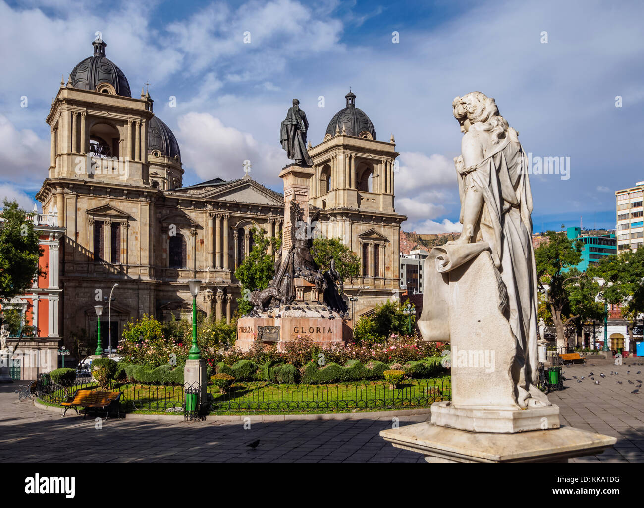 Plaza Murillo mit Dom der Basilika Unserer Lieben Frau des Friedens, La Paz, Bolivien, Südamerika Stockfoto