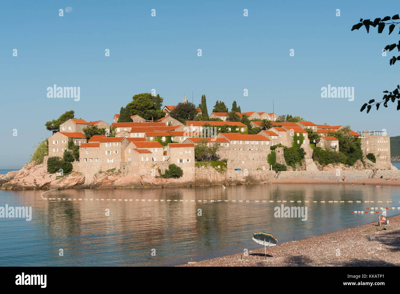 Sveti Stefan und Strand, Montenegro, Europa Stockfoto