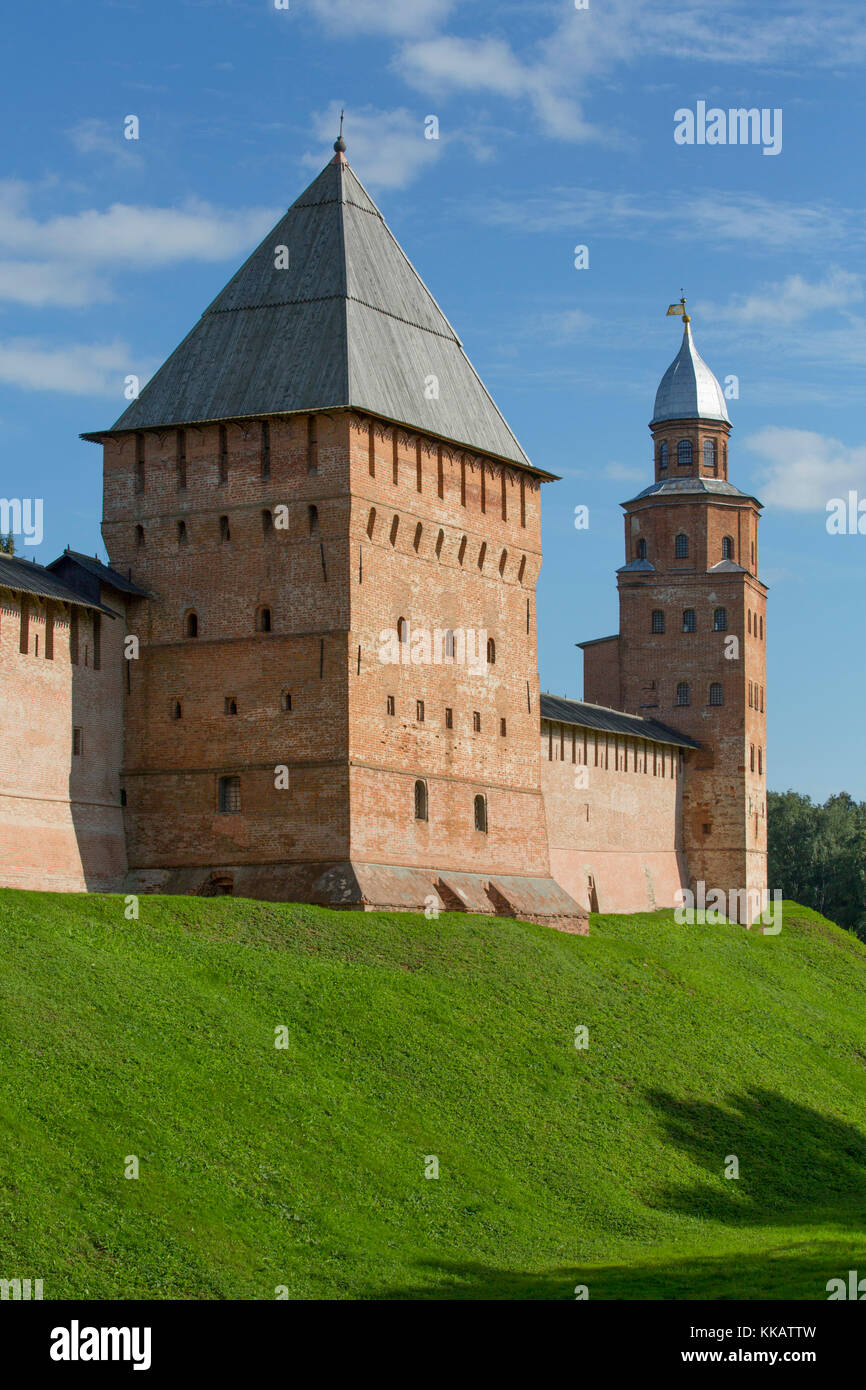 Kreml Mauer mit Türmen, UNESCO-Weltkulturerbe, Weliki Nowgorod, Novgorod oblast, Russland, Europa Stockfoto