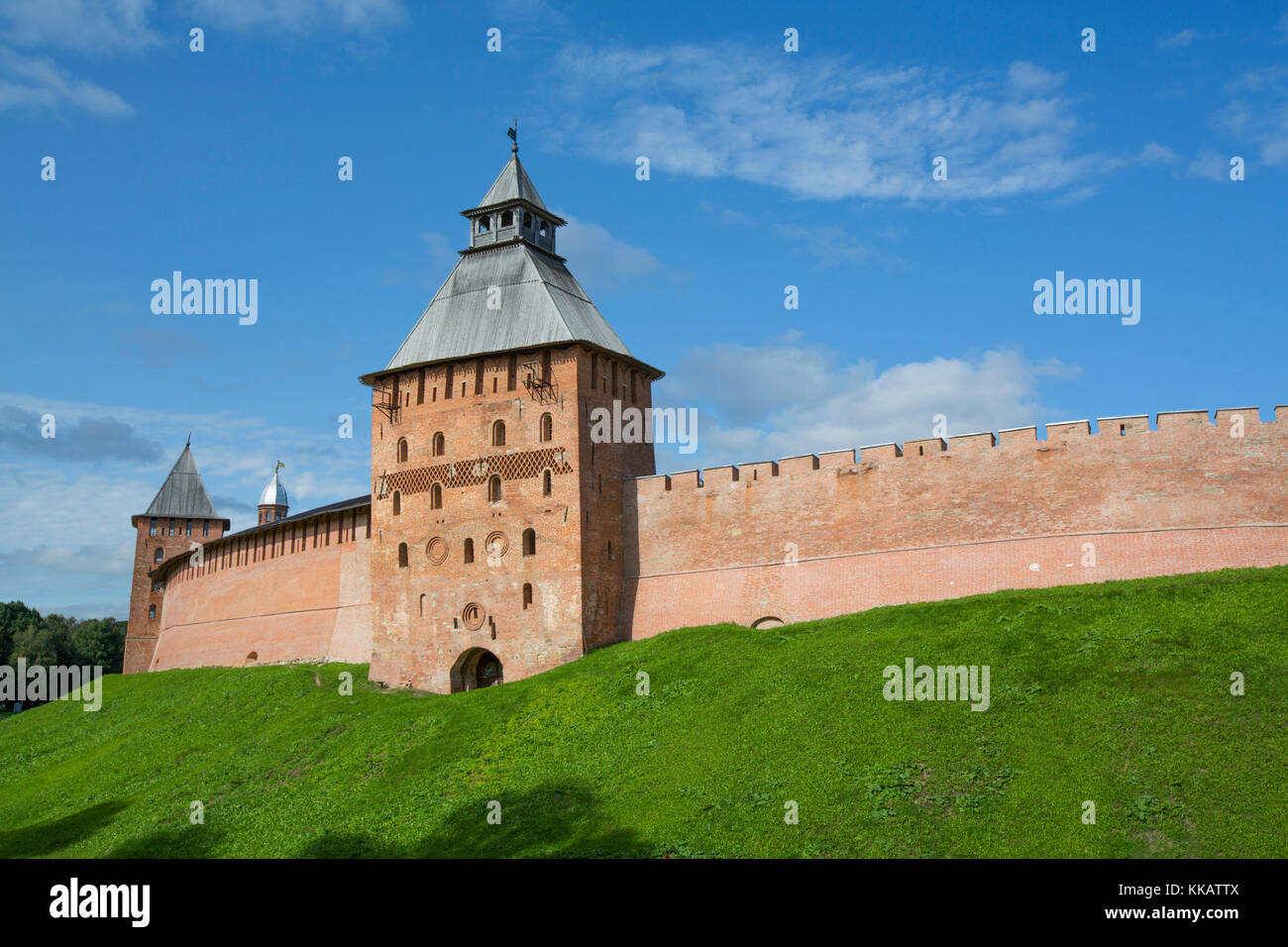 Kreml Mauer mit Türmen, UNESCO-Weltkulturerbe, Weliki Nowgorod, Novgorod oblast, Russland, Europa Stockfoto