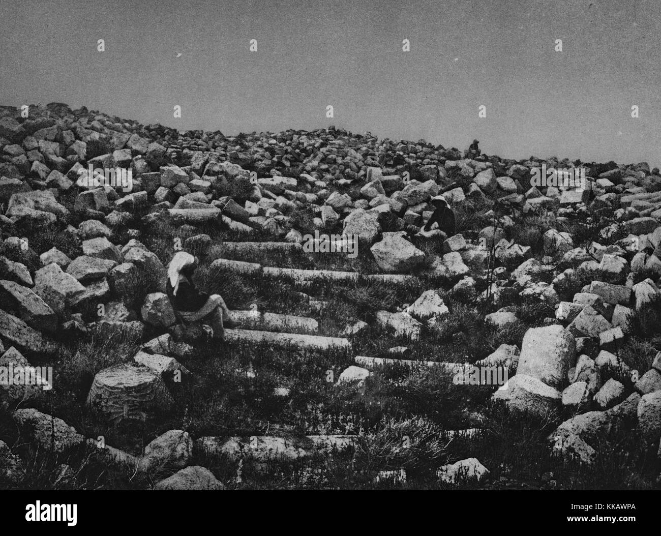Die Ruinen an der Oberseite des Jebel Musa, die auch bekannt ist als der Berg Nebo, es wird geglaubt, daß eine mögliche Grabstätte für Moses aus der abrahamitischen Religionen zu sein, Jordanien, 1874. Von der New York Public Library. Stockfoto