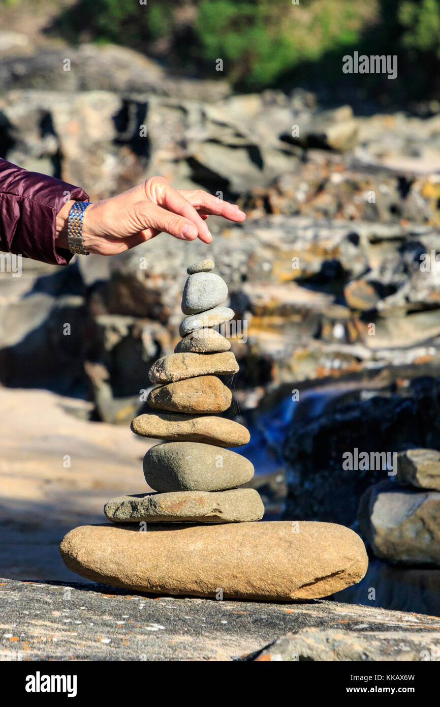 Australien, Great Ocean Road, Victoria, Strand, Sand, Stein balancing Stapeln Stockfoto