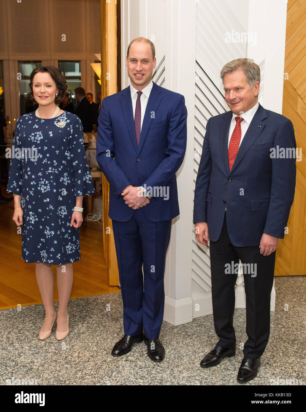 Der Herzog von Cambridge (Mitte), Präsident von Finnland Sauli Niinist&Atilde;&para; und seine Frau Jenni Hauiko ein Abendessen im Mantyniemi, die offizielle Residenz des Präsidenten von Finnland in Helsinki, Finnland. Stockfoto