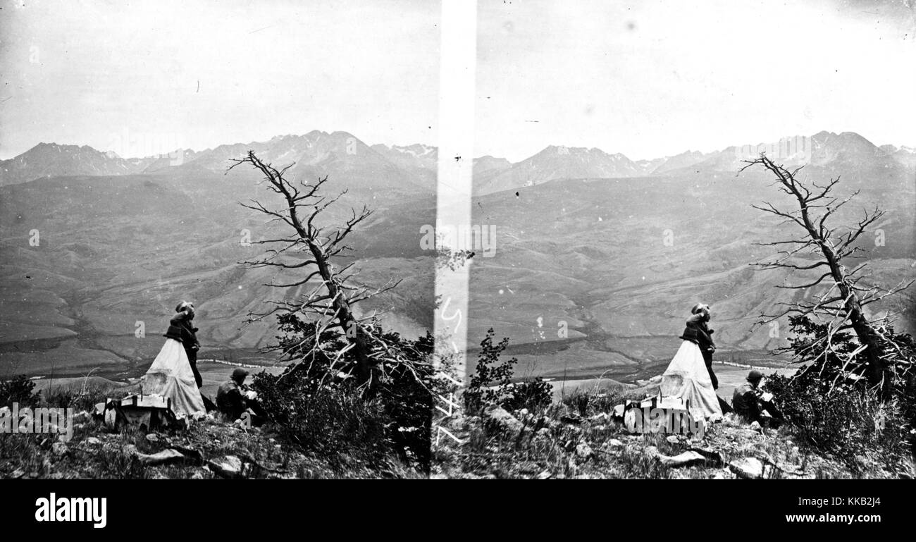 Stereograph von zwei Usgs Beschäftigte an einem Feldlager, mit Blick auf die Blue River, Summit County, Colorado. Bild mit freundlicher Genehmigung durch USGS. 1874. Stockfoto