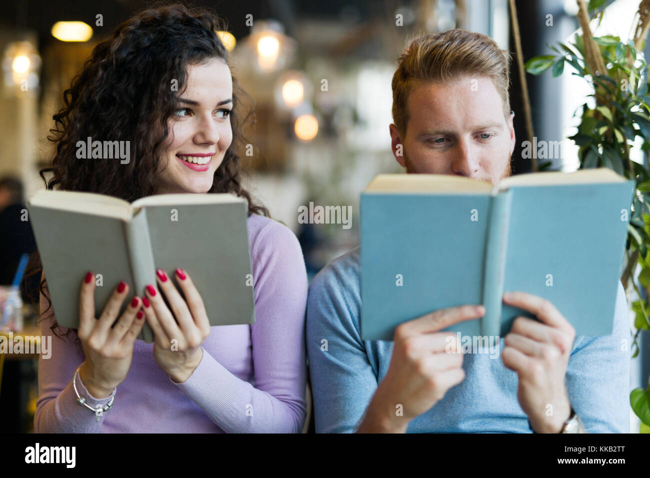 Spaß Beim Lesen Stockfotos und -bilder Kaufen - Alamy