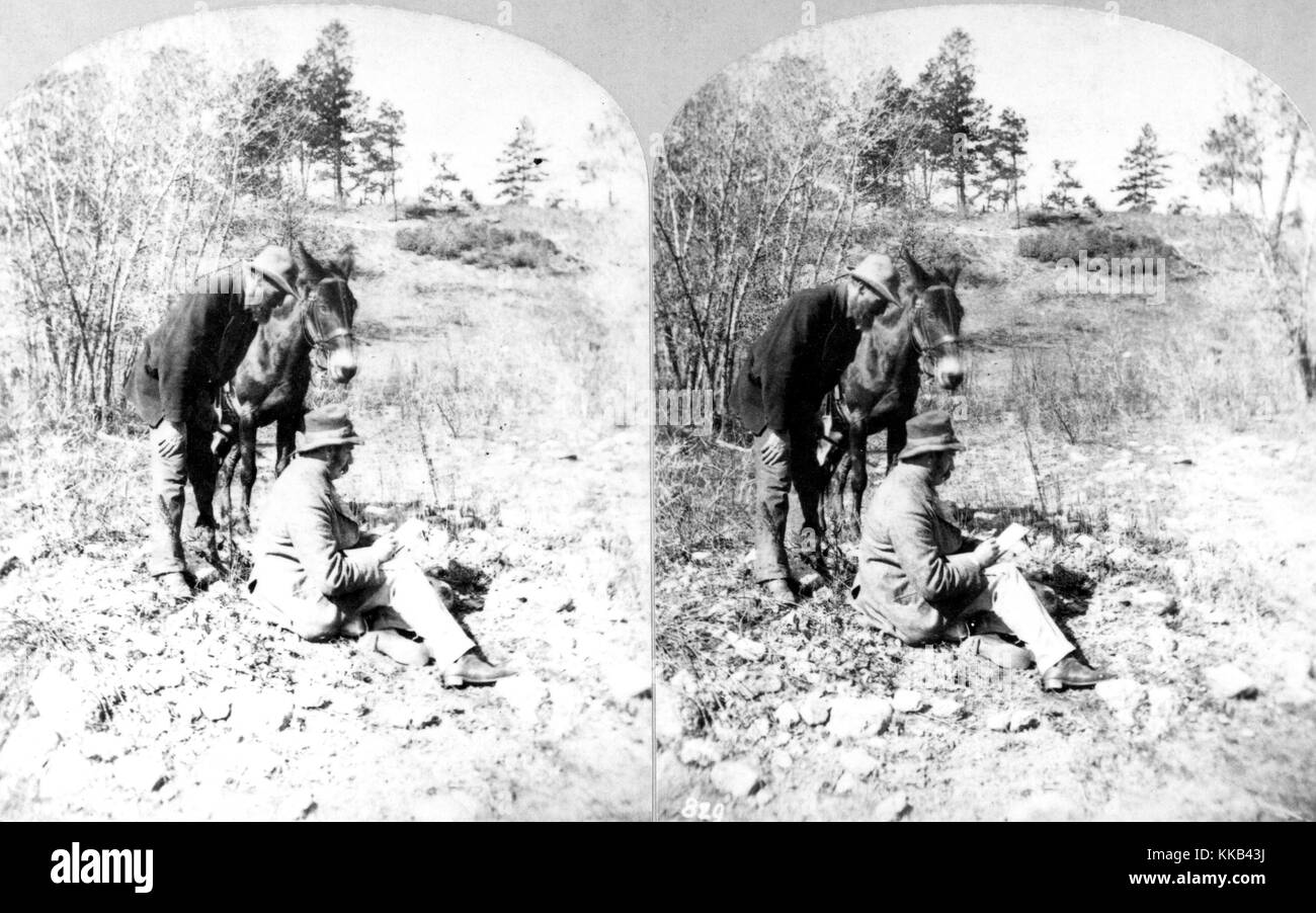 Stereograph mit einem Usgs Mitarbeiter erzeugen Skizze, während ein anderer über die Schulter schaut, Rocky Mountains in Colorado. Bild mit freundlicher Genehmigung durch USGS. 1874. Stockfoto