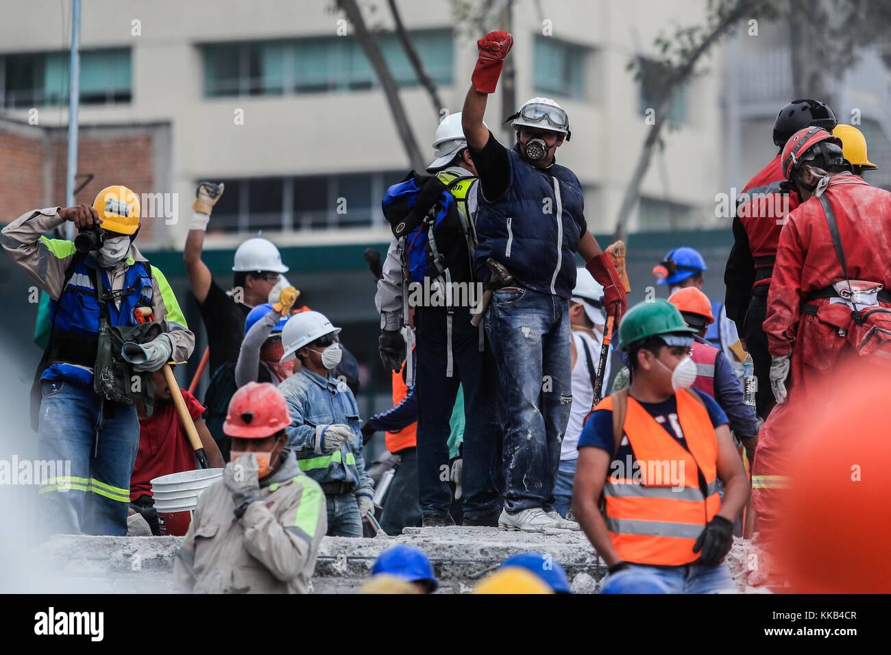 Terremoto Mexico 2017 Meilen Cientos De De Mexicanos En Hilfe Humanitaria Trabajaron Durante Dias Noches Y Madrugadas Y Casi Sin Descanso En La Ciudad De Mexico En Un Intento Por Rescacar Ein
