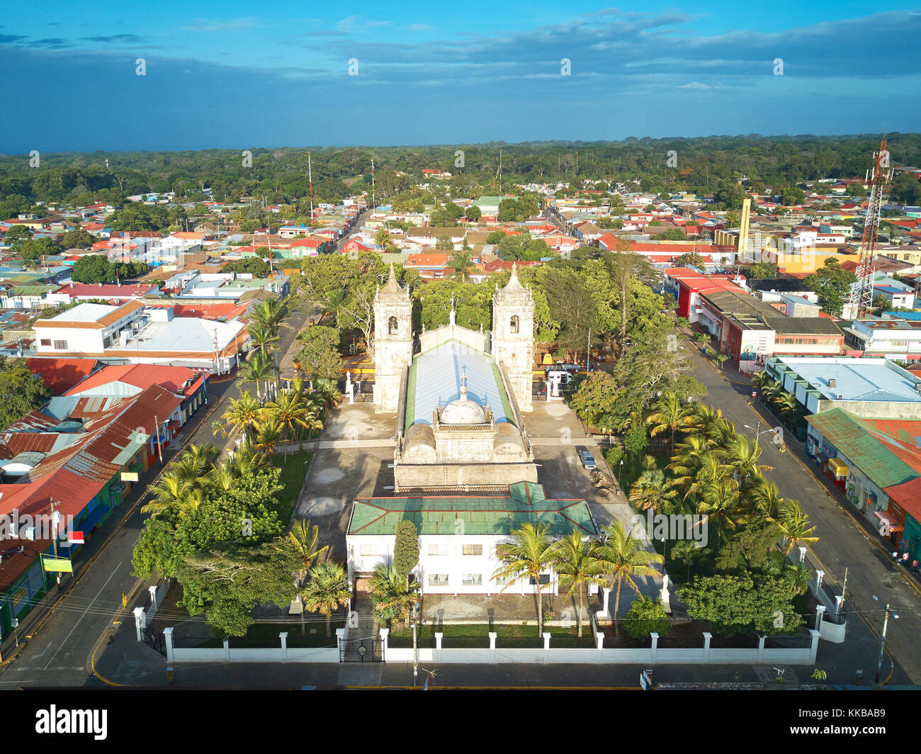 Kathedrale in jinotepe Stadt Antenne drone Ansicht an sonnigen sunrise Licht Stockfoto