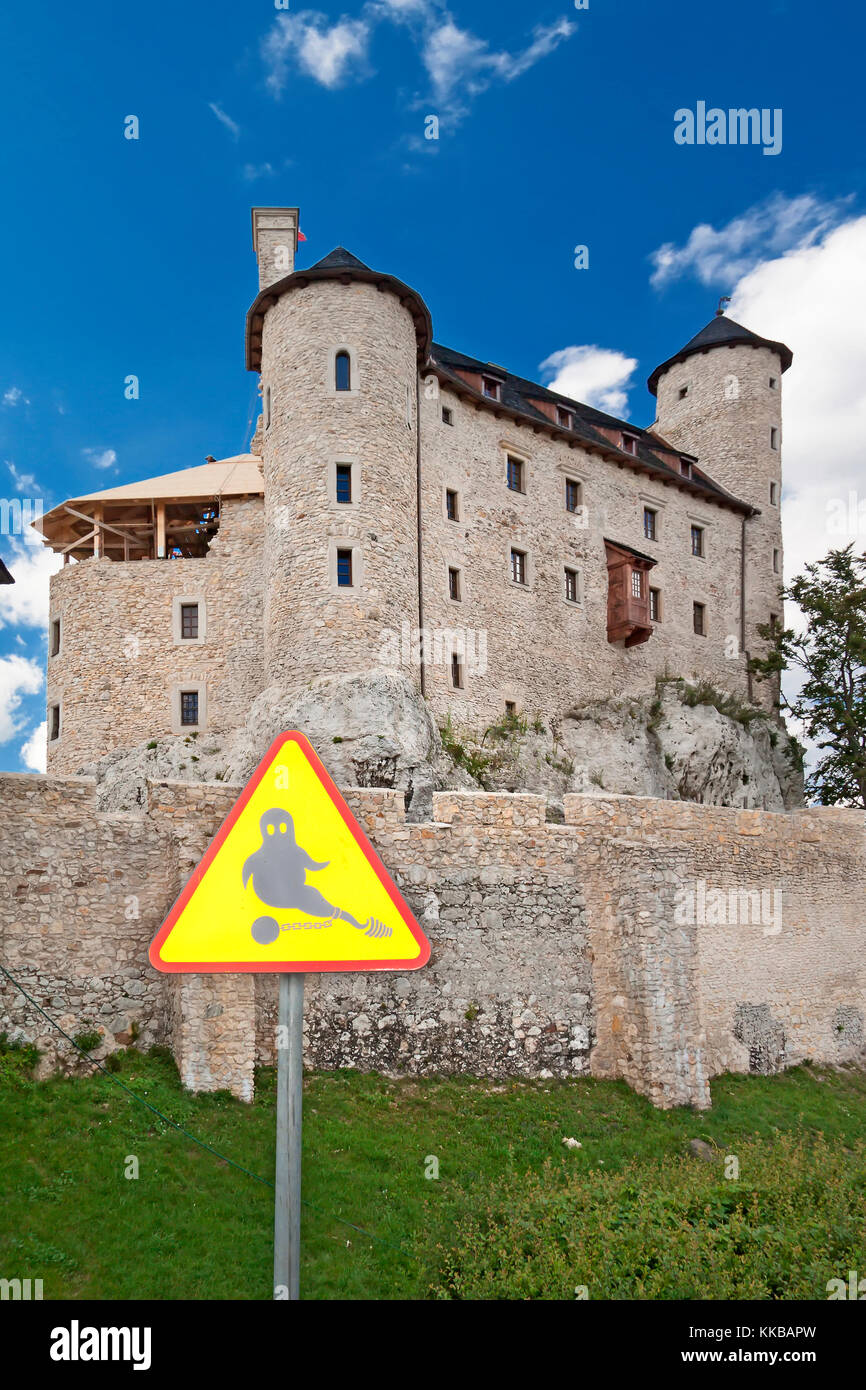 Gotische rocky Burgen und Schlösser in Polen. touristische Route der Eagle's Nest zwischen Krakau und Tschenstochau. Stockfoto