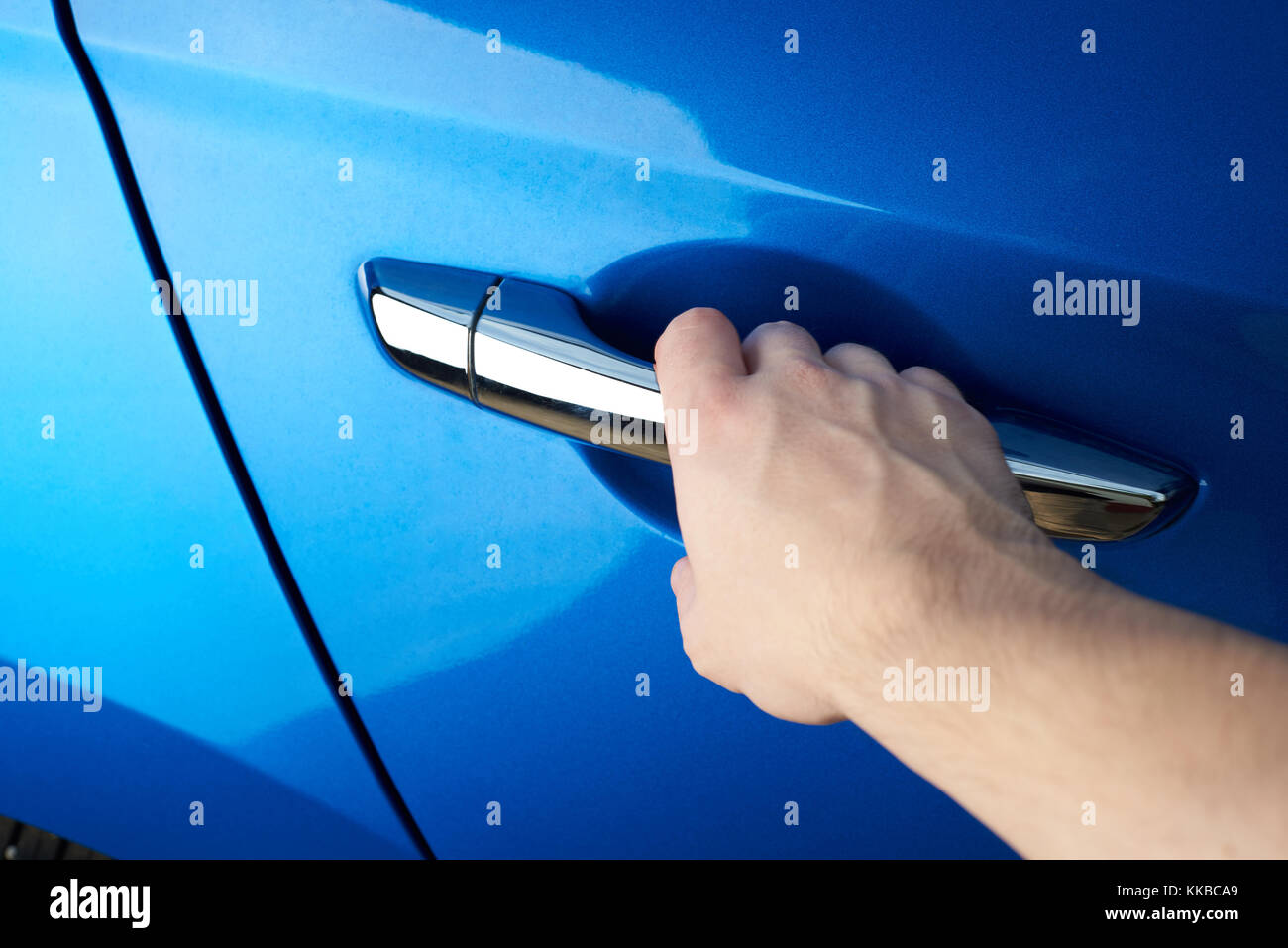 Öffnen der Kabinentür schließen. Hand halten Auto Türgriff Stockfoto