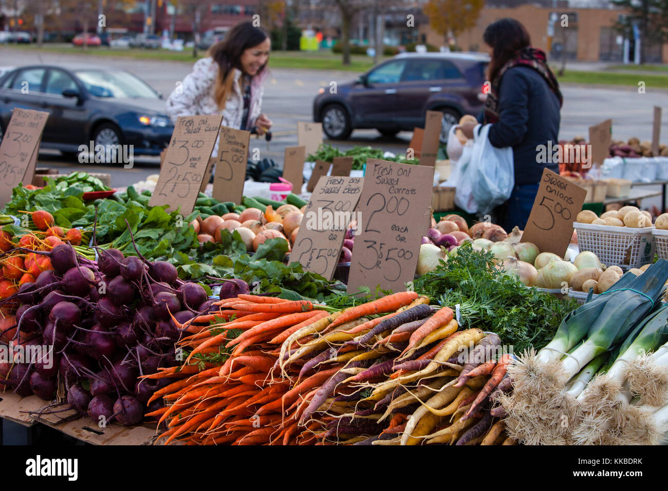Bauernmarkt mit frischen Produkten zum Verkauf. Stockfoto