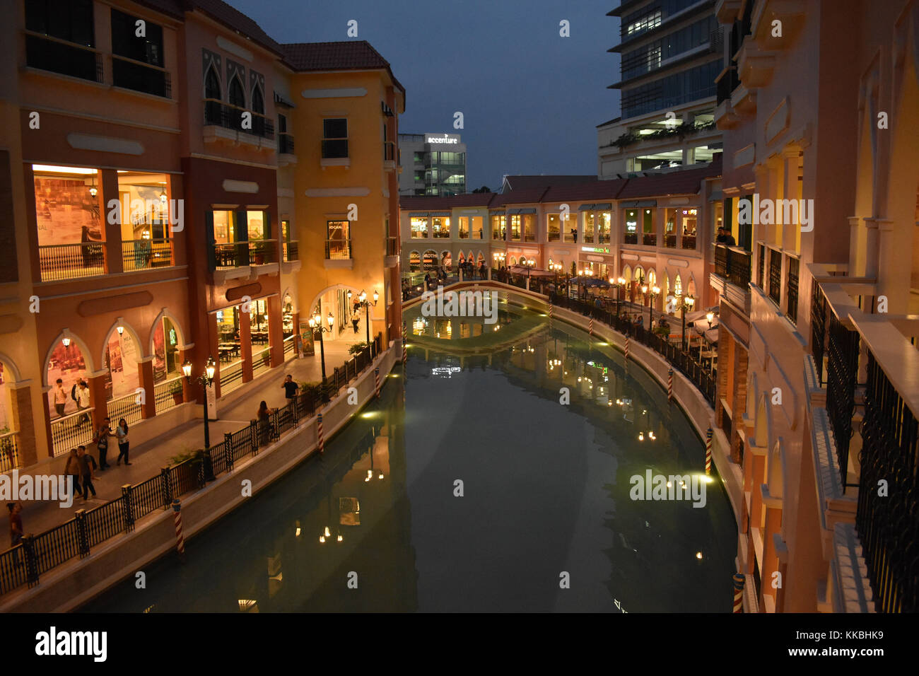 Die Grand Canal Venedig Mall in Taguig, Metro Manila, Philippinen. Diese Replik ist ein Blick in den belebten U-Bahn zu sehen. Stockfoto