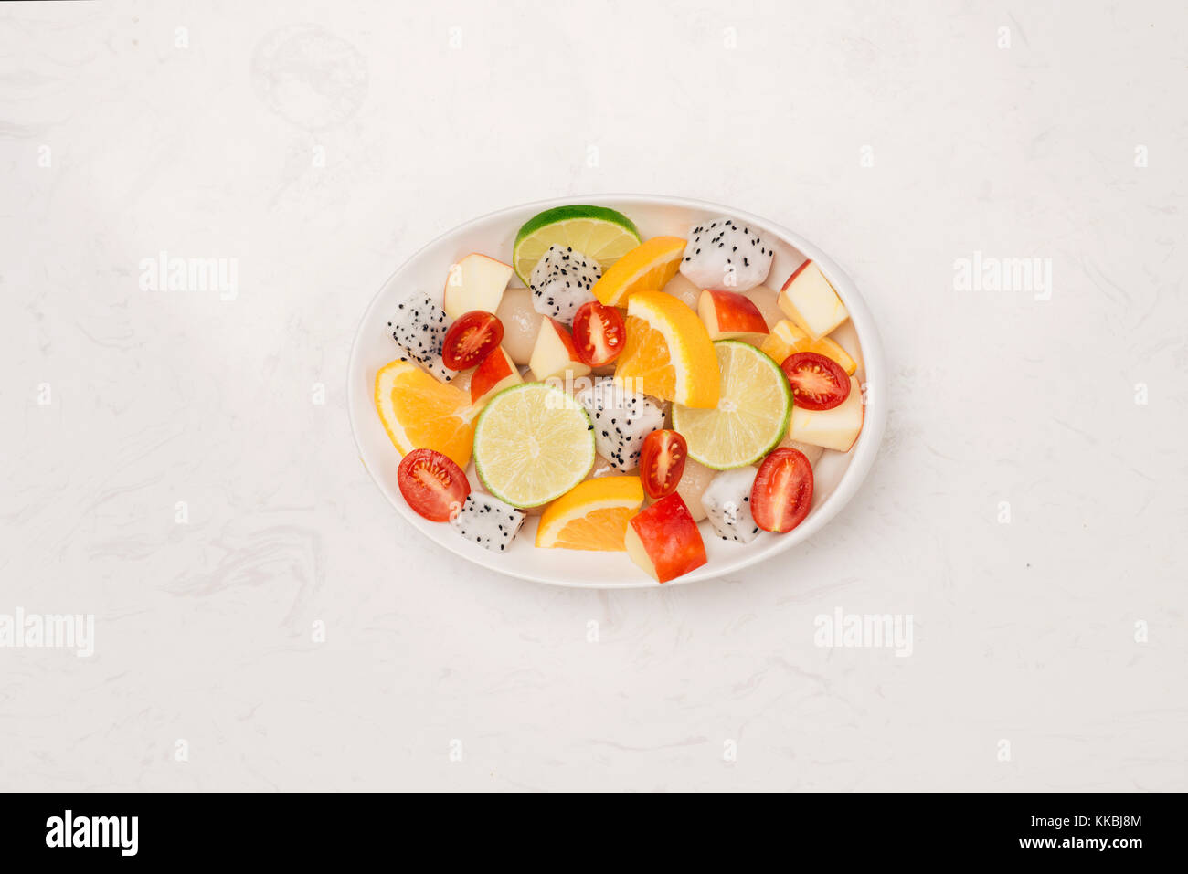 Frischer gemischter Obstsalat in Schüssel Salat Stockfoto