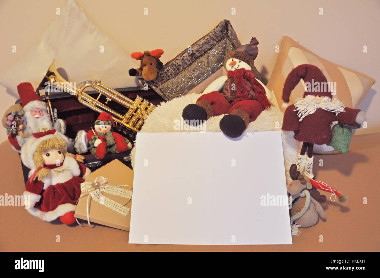 Weihnachtshintergrund mit Platz für Wünsche und weihnachtsspielzeug Stockfoto