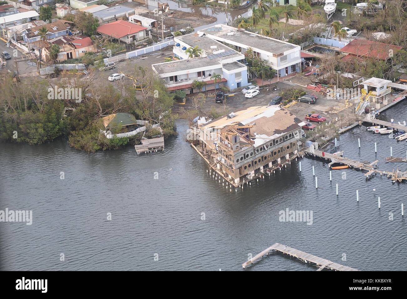 Luftaufnahme von Zerstörung und beschädigte Häuser im Gefolge von Hurrikan maria September 23, 2017 in San Juan, Puerto Rico. (Foto von Jose ahiram Diaz - ramos über planetpix) Stockfoto