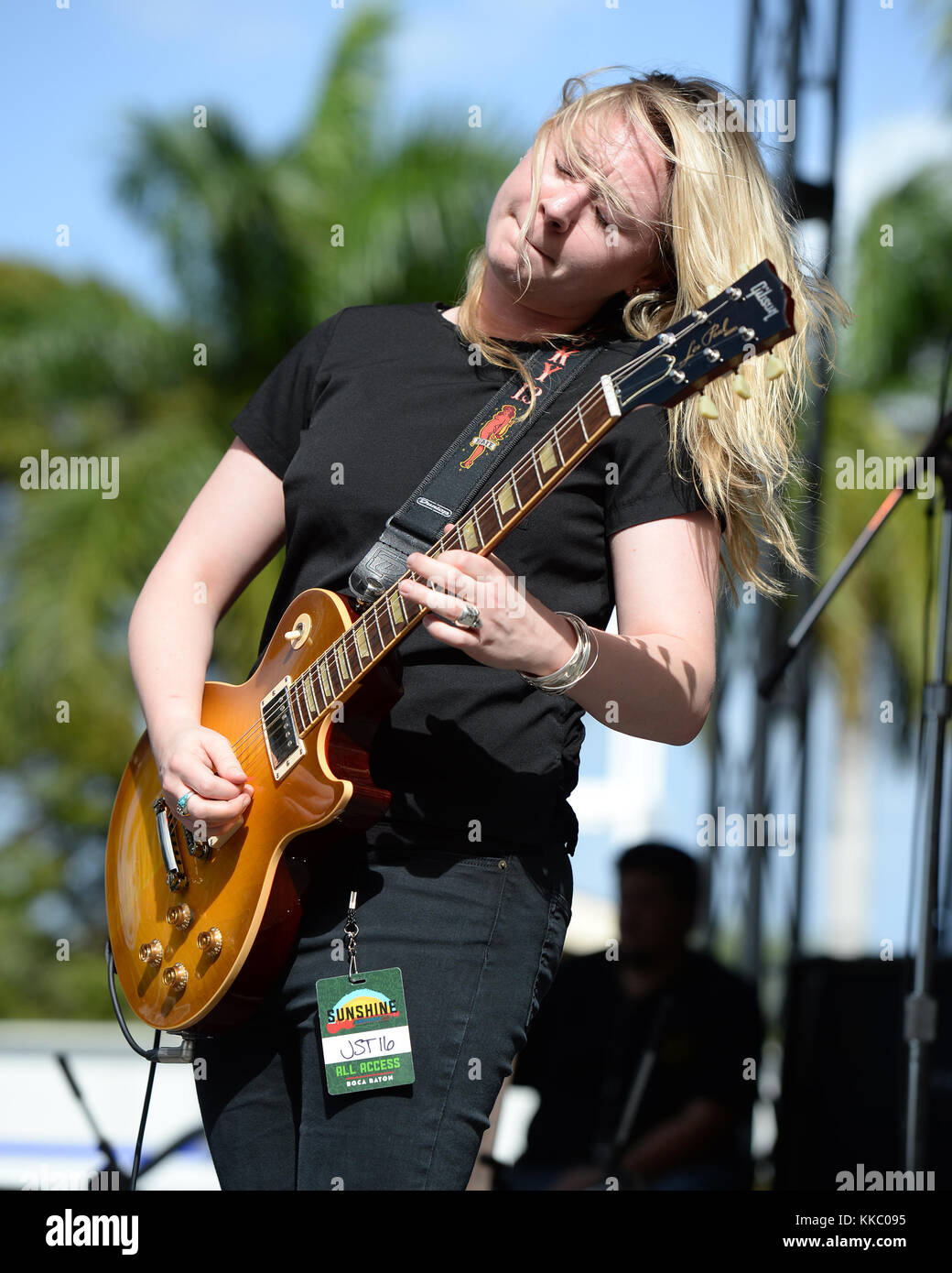 BOCA RATON, 17. JANUAR bis 17. JANUAR: Joanne Shaw Taylor tritt während des Sunshine Music Festivals im Mizner Park Amphitheater am 17. Januar 2016 in Boca Raton, Florida auf. Leute: Joanne Shaw Taylor Stockfoto